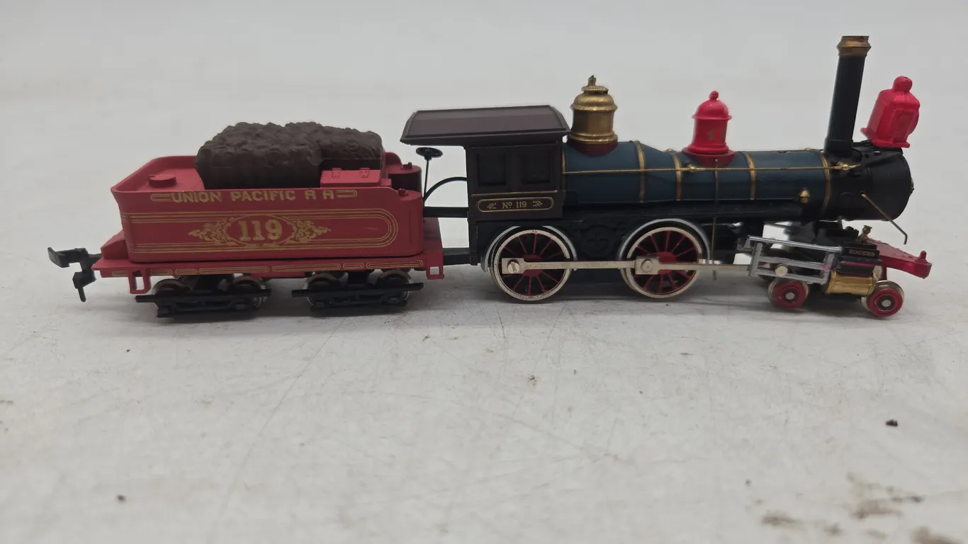 Vintage bachmann brand Union Pacific number 440 HO scale locomotive and tender