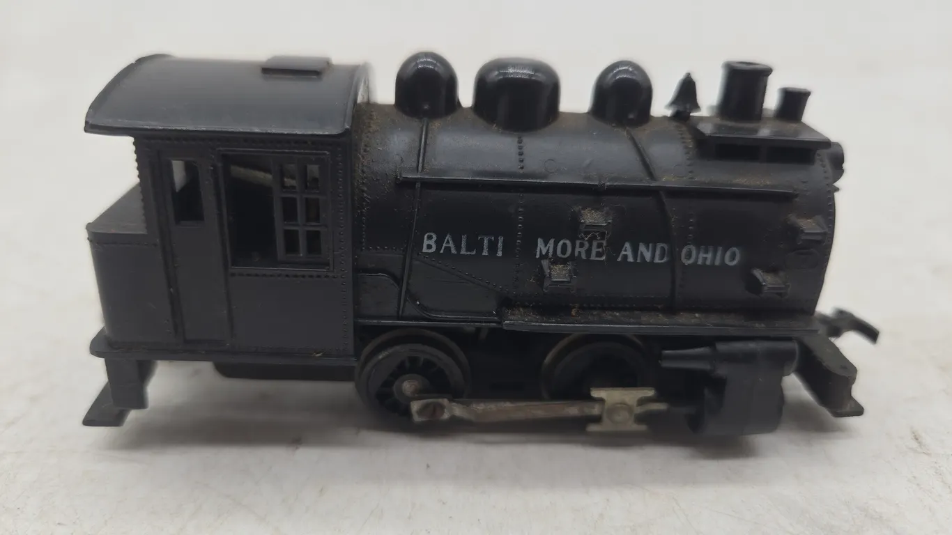 Vintage Varney Brand number 98 Baltimore and Ohio HO scale steam engine locomotive