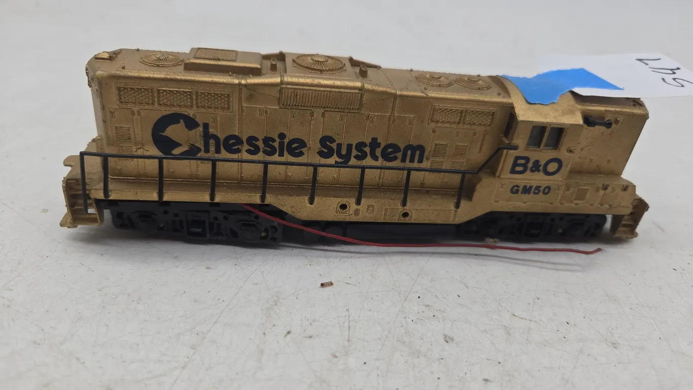 Vintage Lionel HO scale gm50 chassis systems diesel locomotive