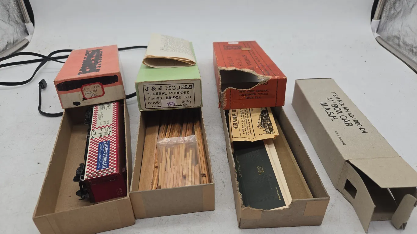 Assorted vintage HO scale train cars new in boxes