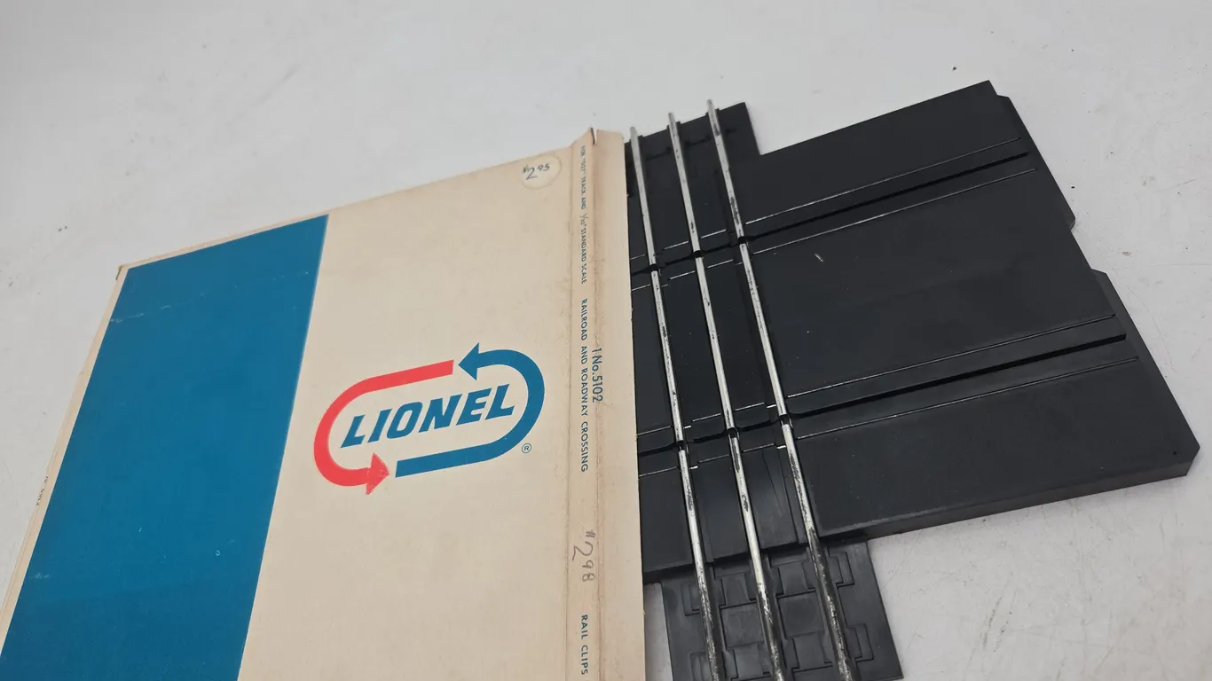 Vintage Lionel number 5102 railroad and roadway crossing new in box