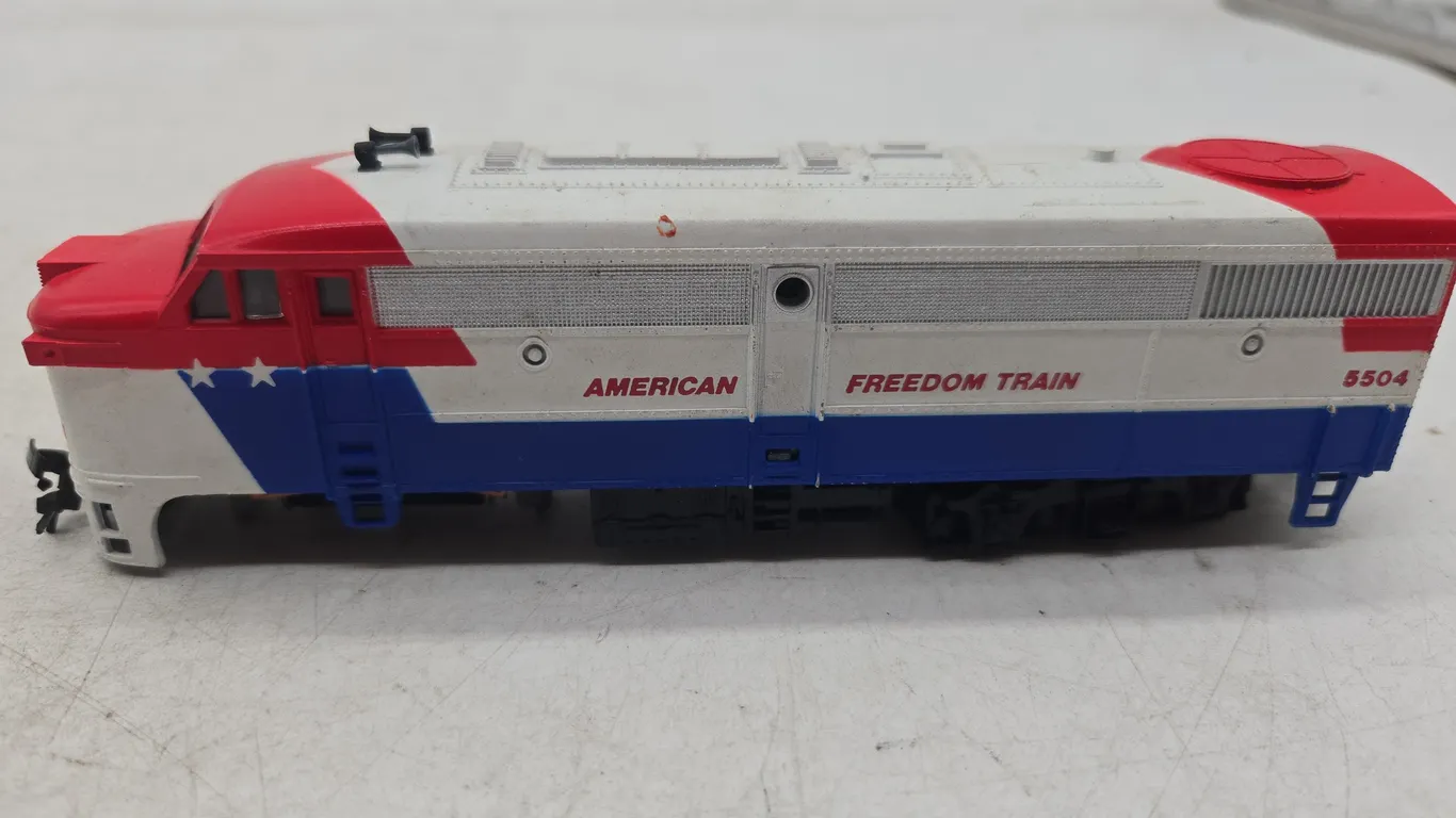 Vintage Lionel number 5504 HO scale the American freedom train diesel locomotive