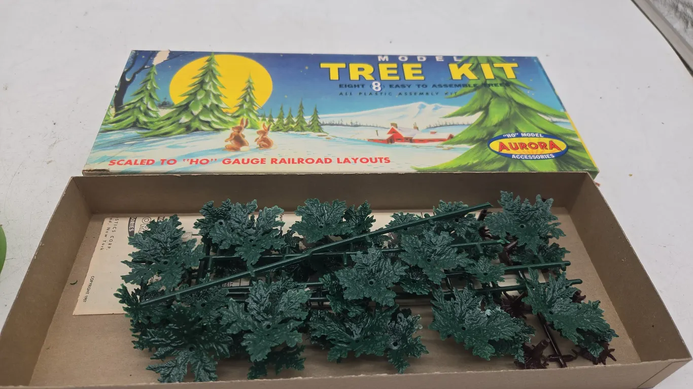 Vintage Aurora brand model tree kit new and original box