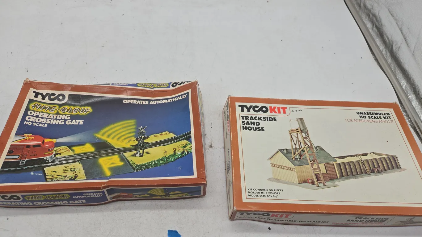 Vintage Tyco brand train layout accessories in original boxes