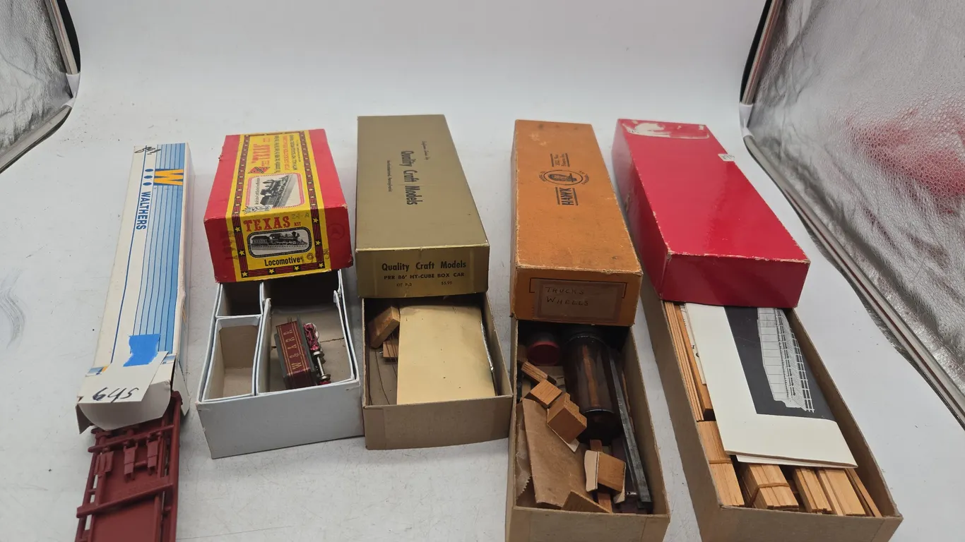 Assorted vintage HO scale train cars new and boxes