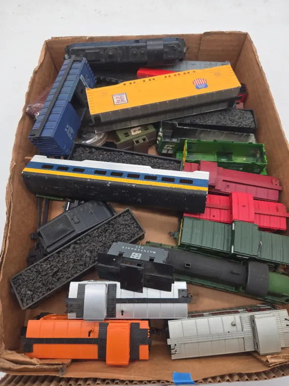 Assorted vintage train cars