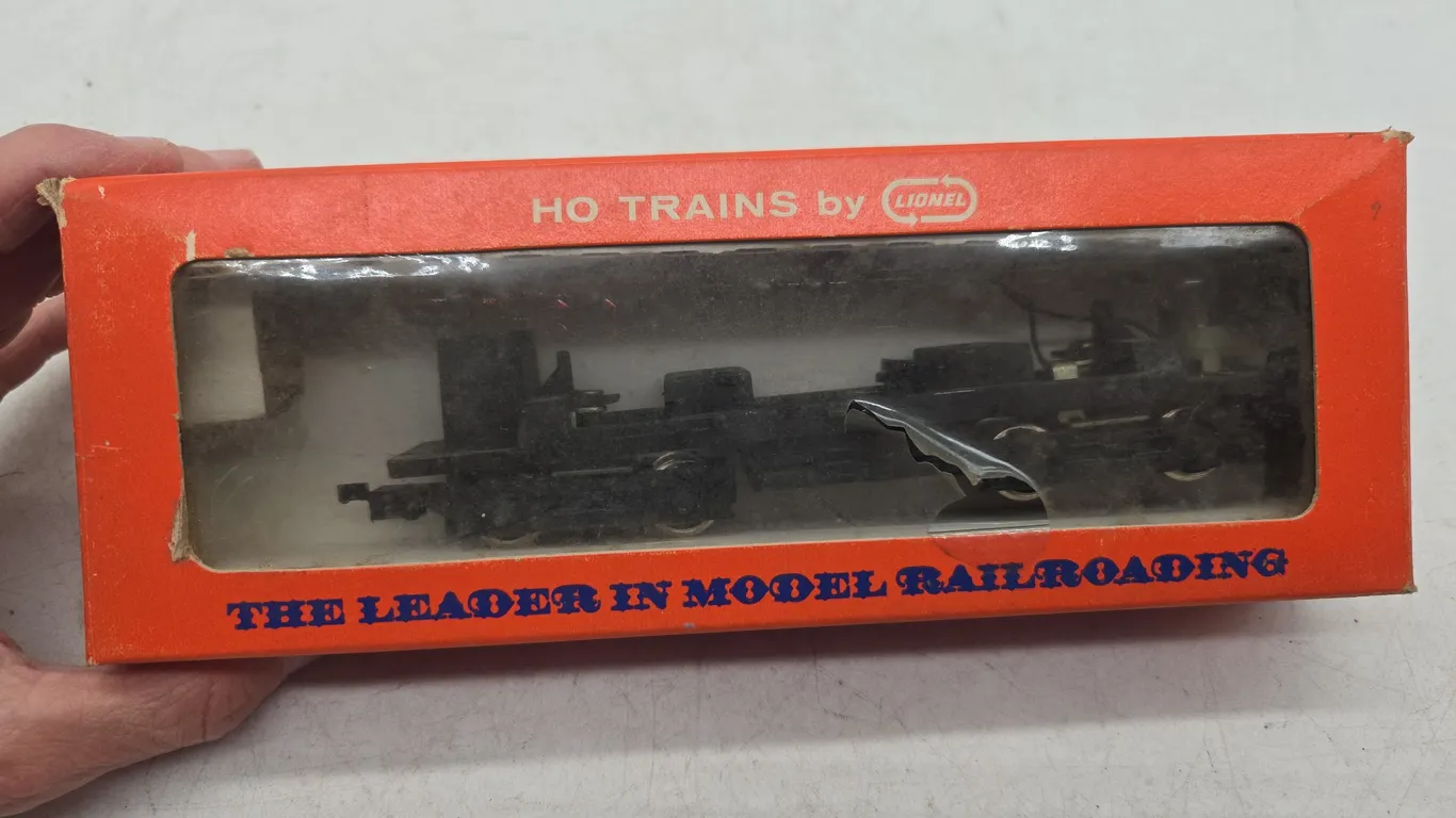 Vintage Lionel HO scale number 0595 locomotive drive unit new in box
