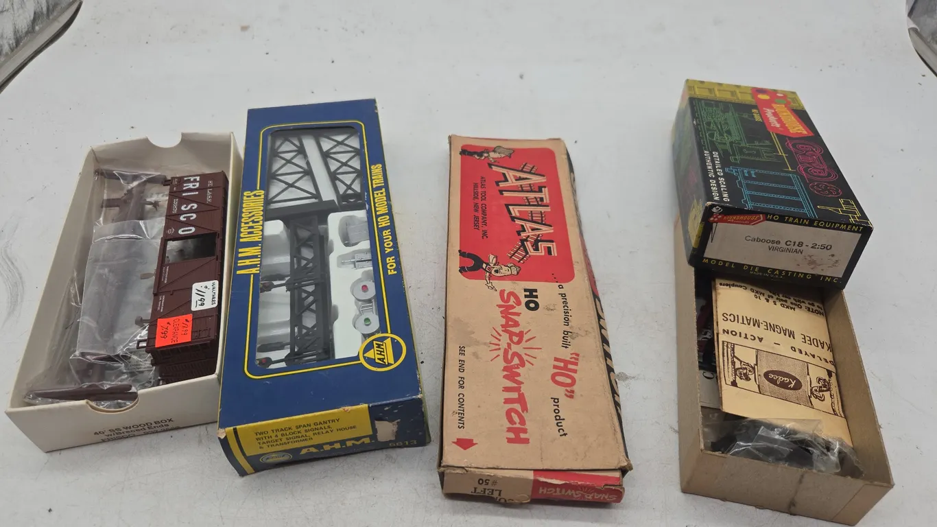 Assorted vintage train cars new and boxes