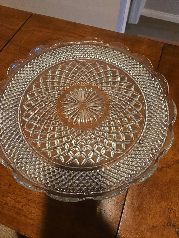 Vintage 14 inch Wexford patterned glass round serving tray