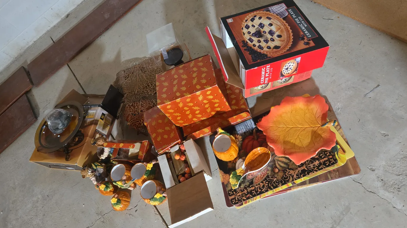 Assorted Autumn decor