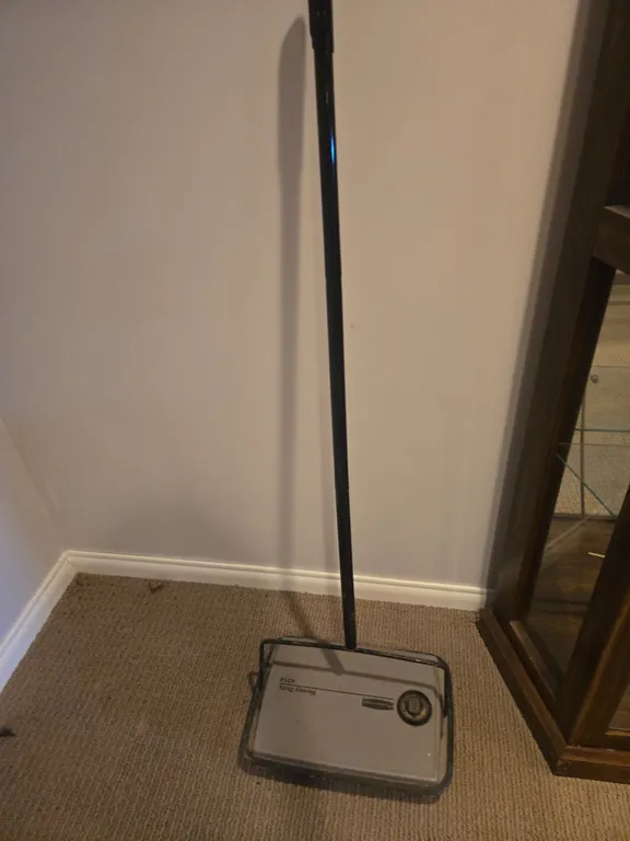 Rubbermaid manual sweeper