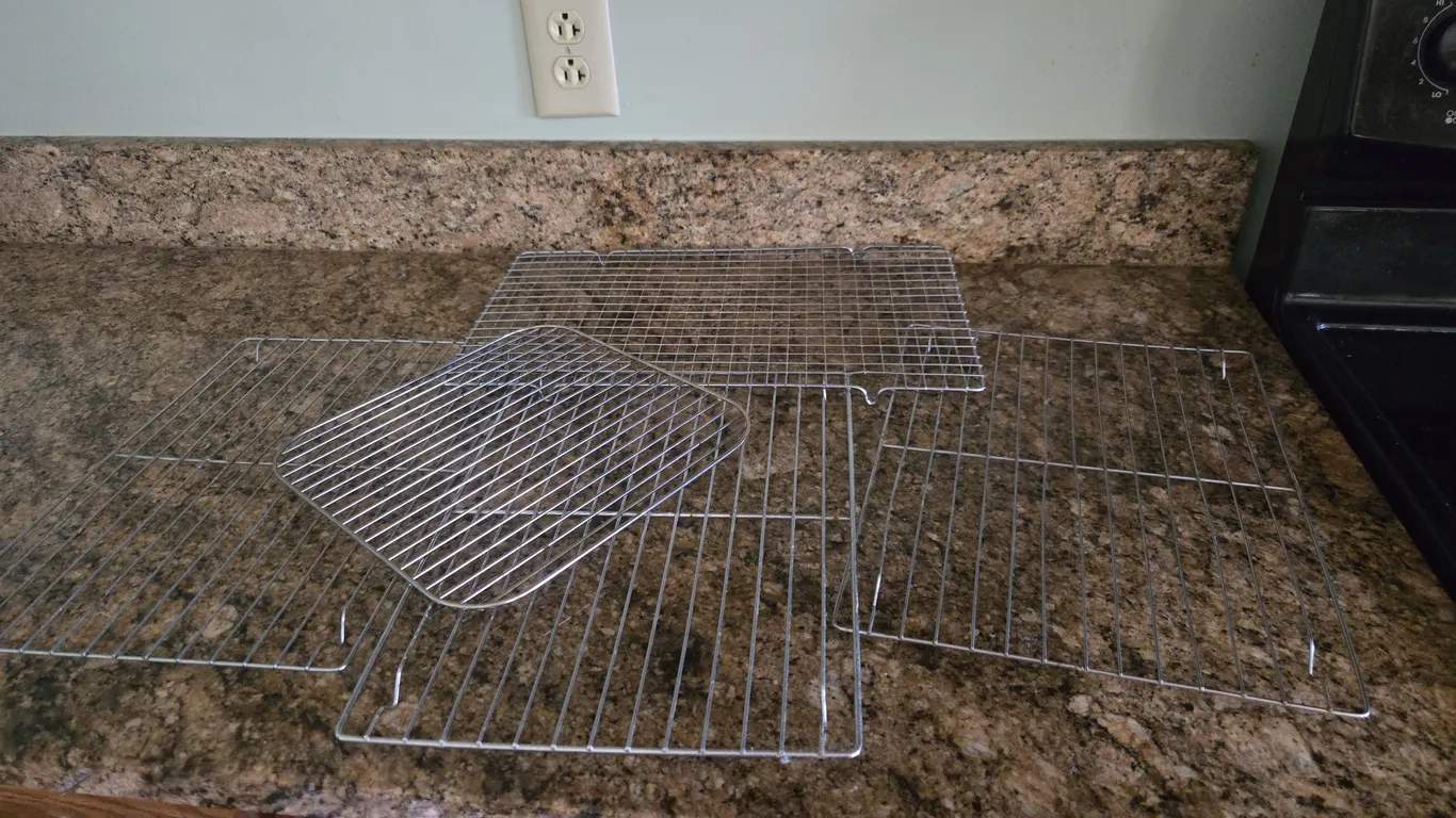 Metal cooking cooling racks