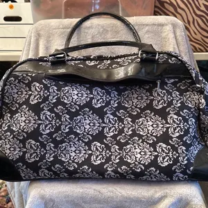 Black and White Damask Rolling Travel Bag with Zipper Closure