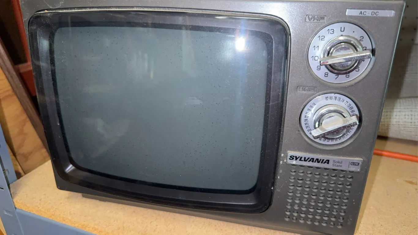 Vintage Sylvania MT9022W Solid State Portable Black & White Television