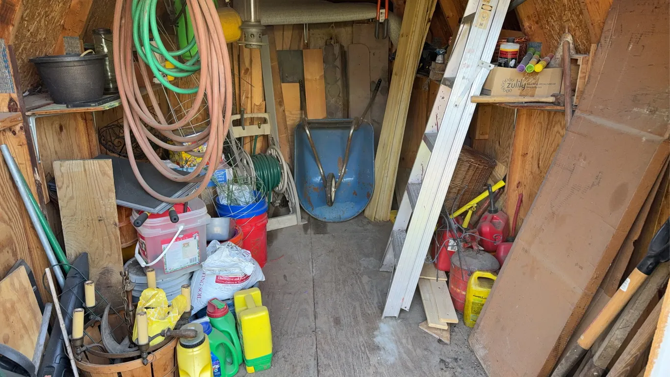Garden Shed Contents, Wheelbarrow, Hoses & Lawn Supplies