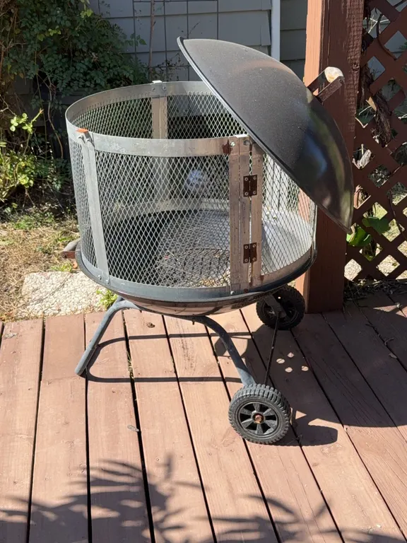 Outdoor Round Metal Fire Pit with Spark Screen & Wheels
