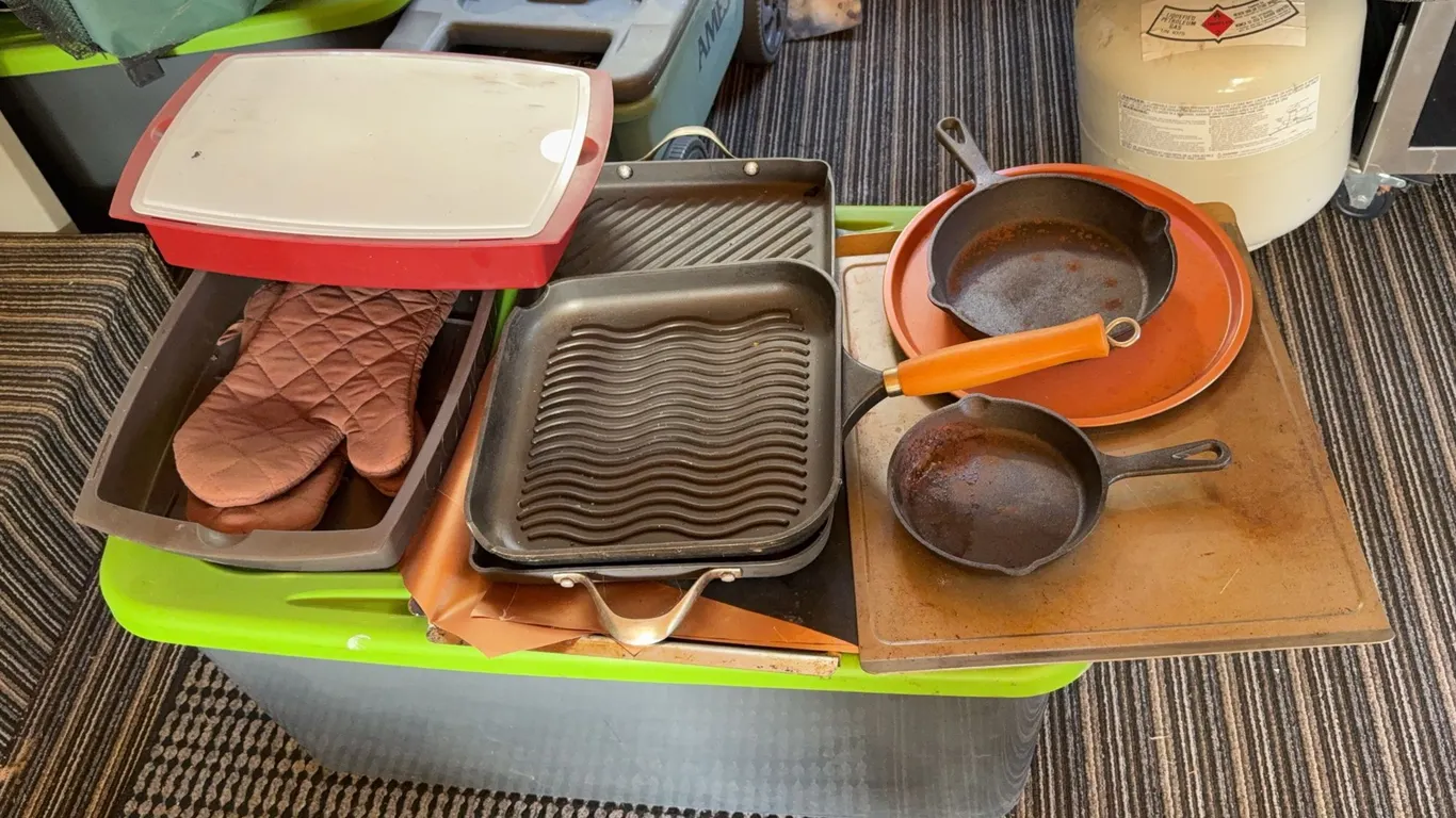 Cast Iron Skillets, Grill Pans & Assorted Kitchenware