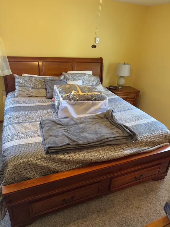 Wooden KING Storage Bed with Drawers & Bedding