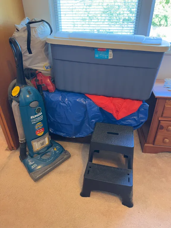 Eureka The Boss SmartVac Vacuum, Rubbermaid Storage & Household Items