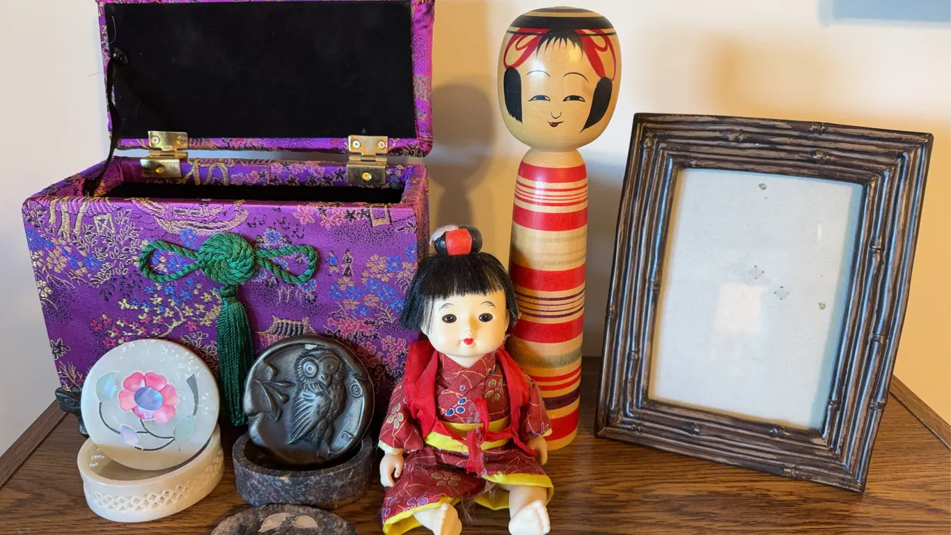Asian theme collectible lot