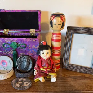 Asian theme collectible lot￼