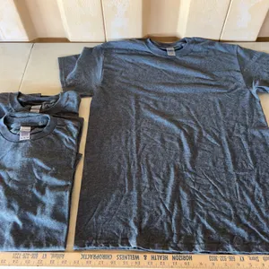 3 Adult Medium New Gildan T-Shirts-Grey
