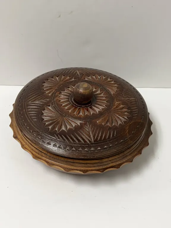 Carved Lidded Wooden Bowl with Geometric Leaf Motif