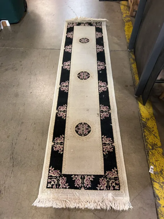 Oriental Weavers Cairo Runner Rug Ming Ivory/Black 23x94in