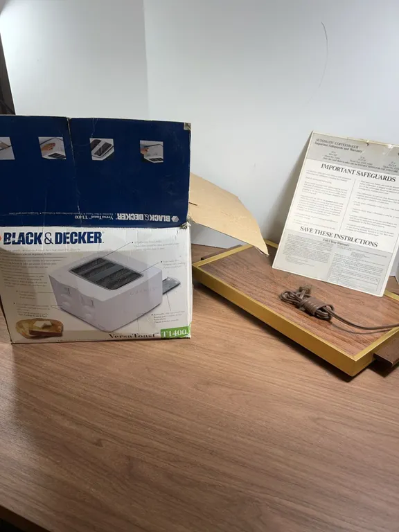 Black & Decker VersaToast T1400 Toaster with Box