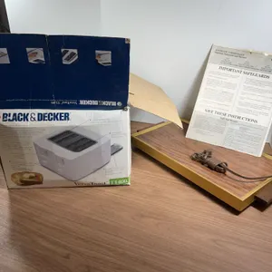 Black & Decker VersaToast T1400 Toaster with Box