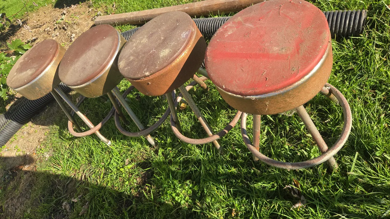 4 - vintage diner chromed padded bar stools