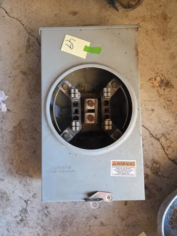 Electrical service entrance meter base