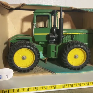 ERTL John Deere Tractor