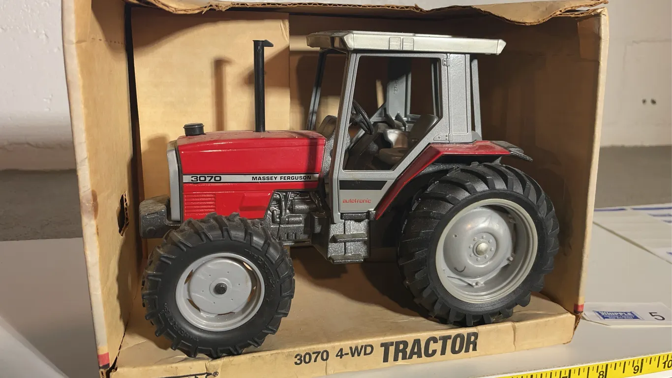 ERTL Massey-Ferguson
