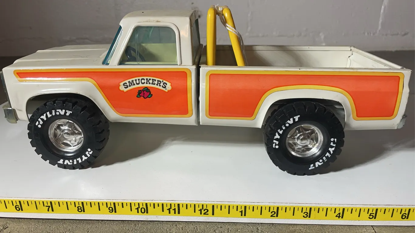 Nylint Smuckers Truck