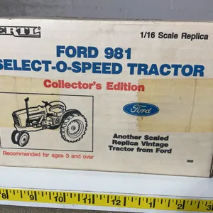 ERTL FORD Tractor