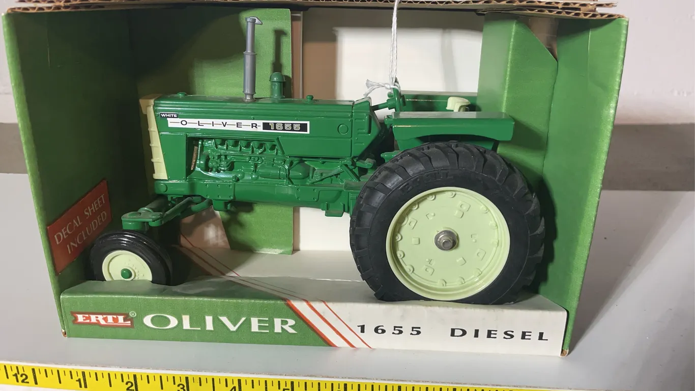 ERTL Oliver Tractor
