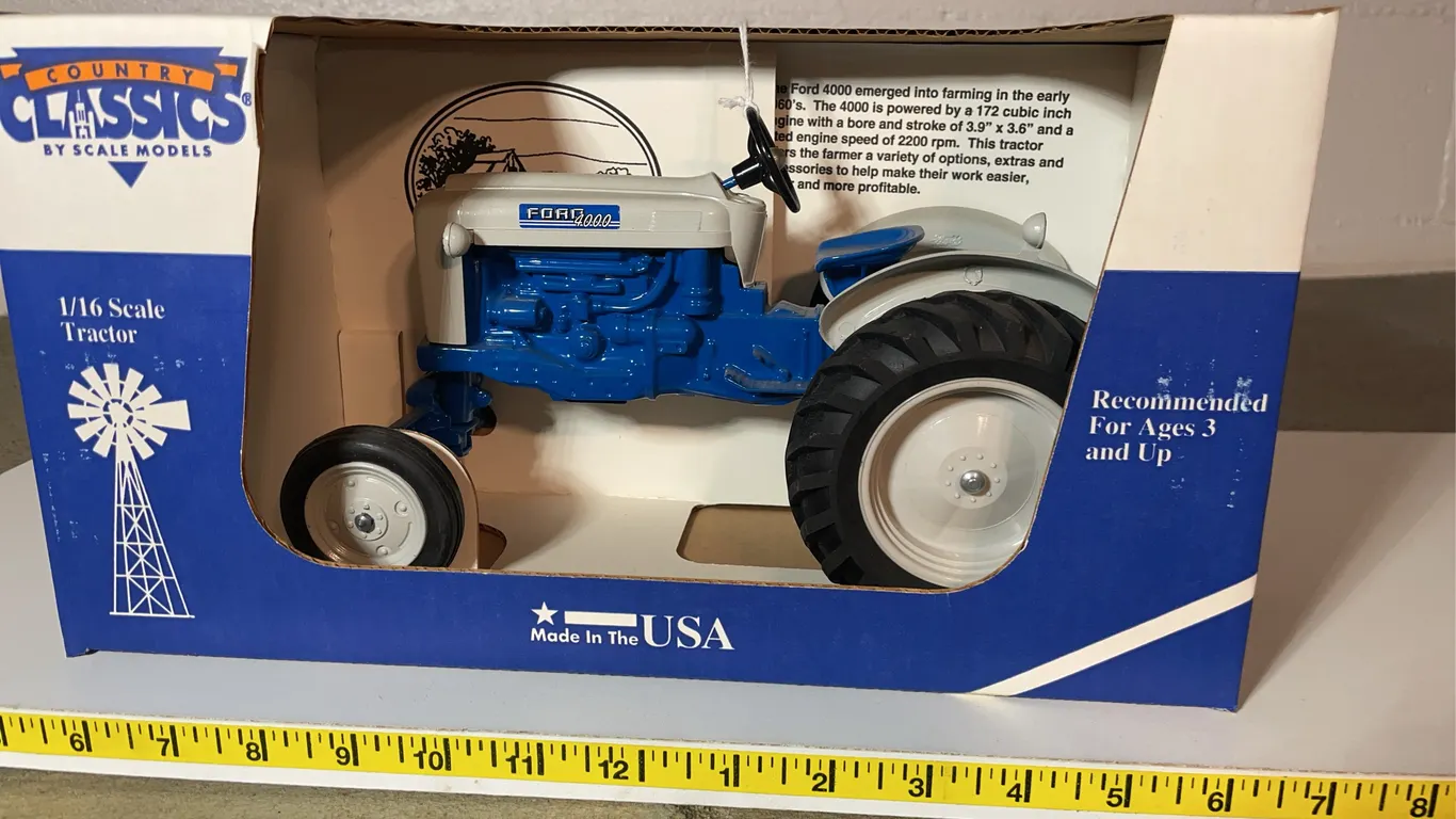 Country Classics FORD Tractor