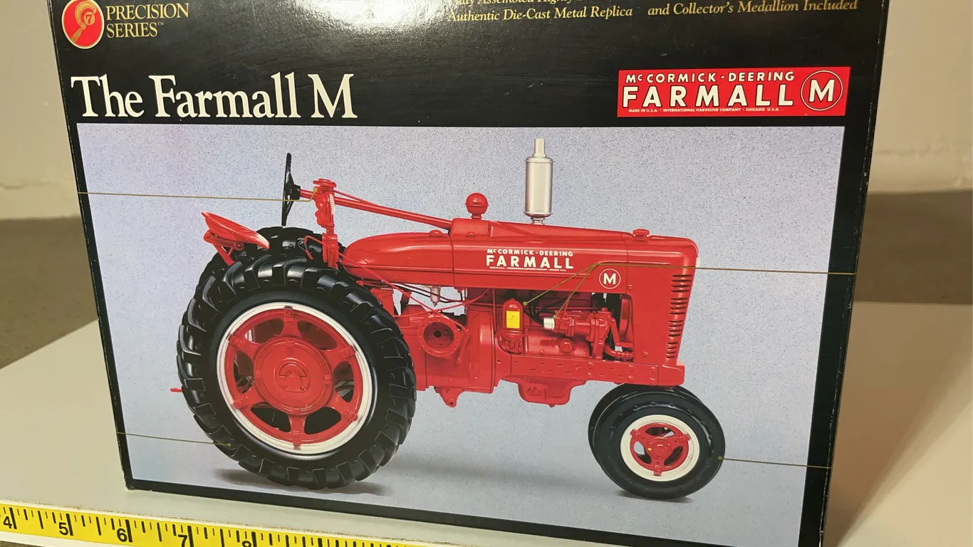 ERTL “Precision“ FARMALL