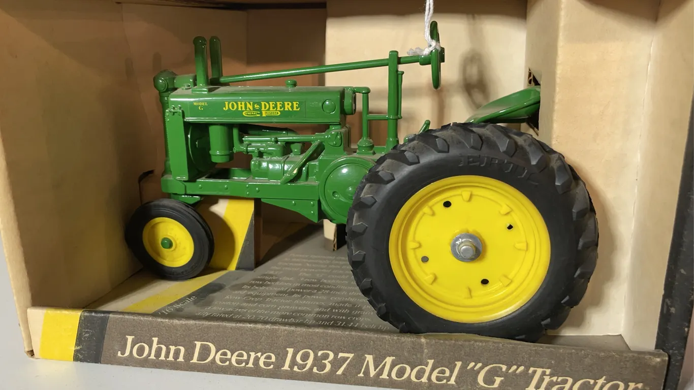 ERTL John Deere Tractor