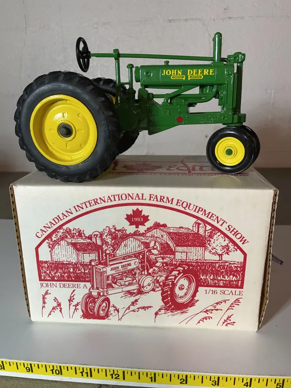 ERTL John Deere Tractor