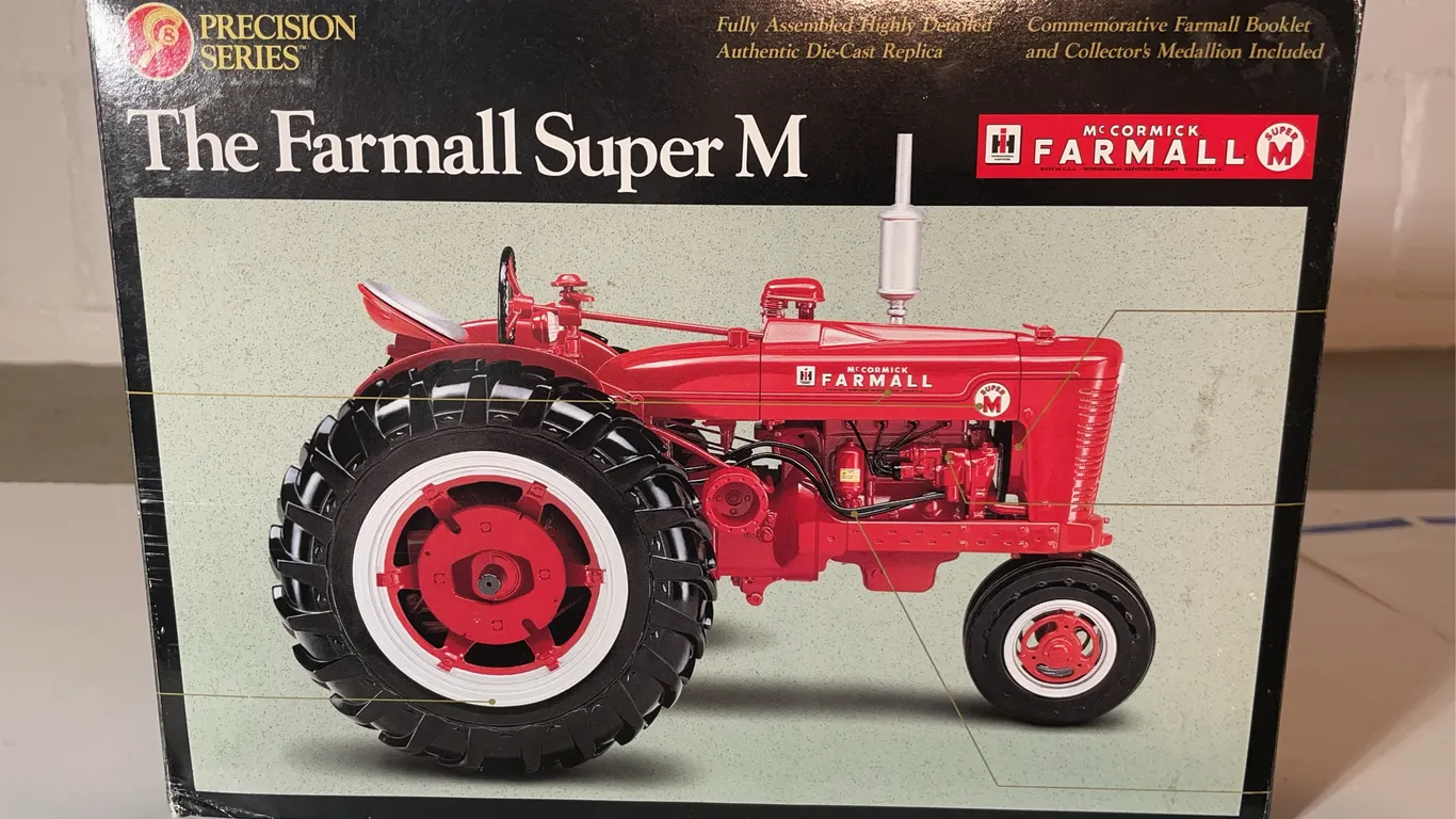 ERTL FARMALL M