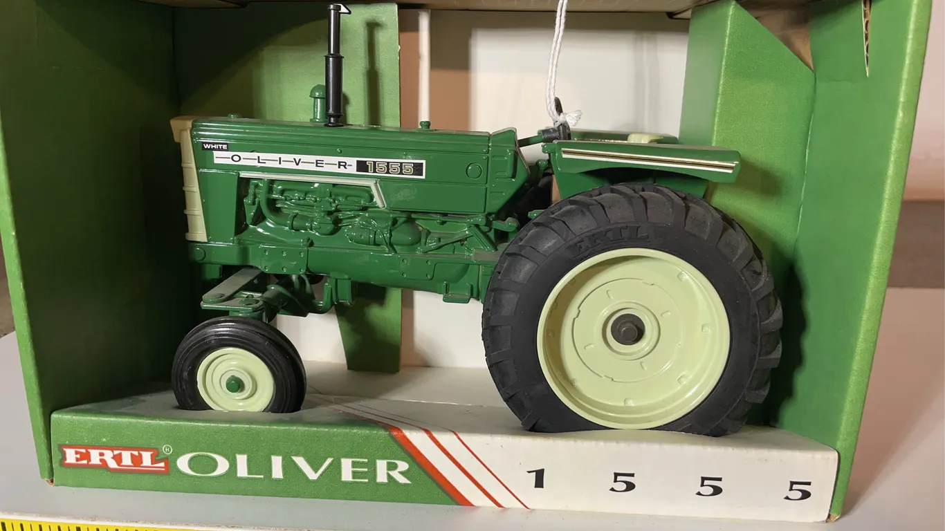 ERTL Oliver Tractor