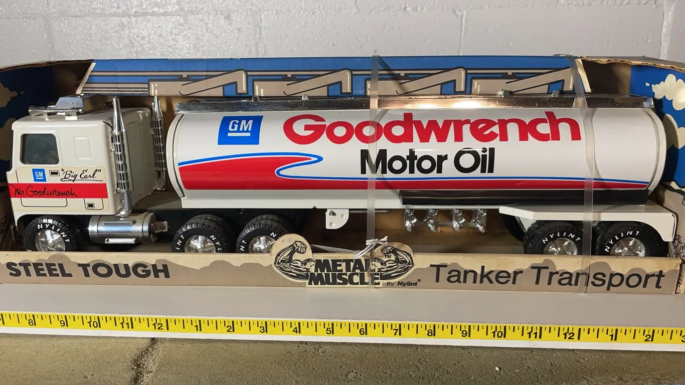 Nylint GM Goodwrench Semi Truck