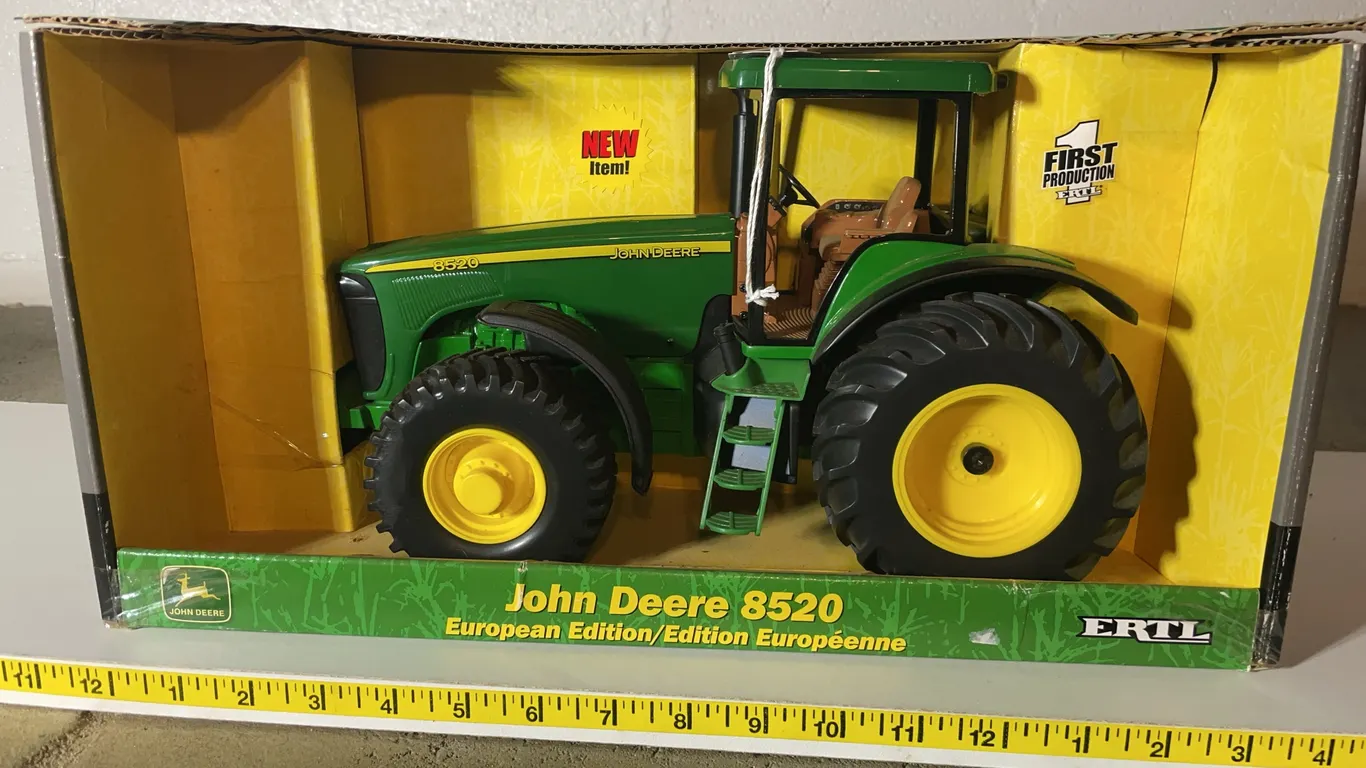 ERTL John Deere Tractor