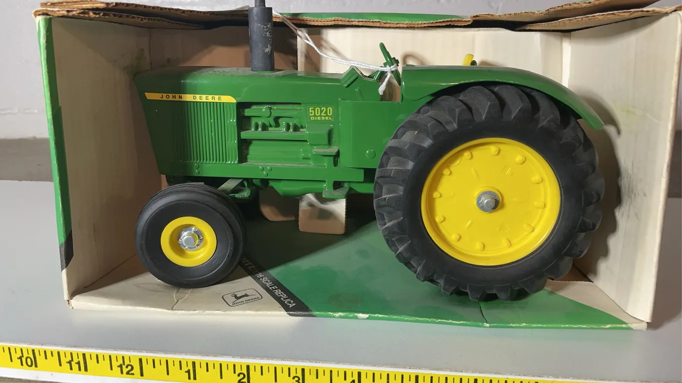 ERTL John Deere Tractor