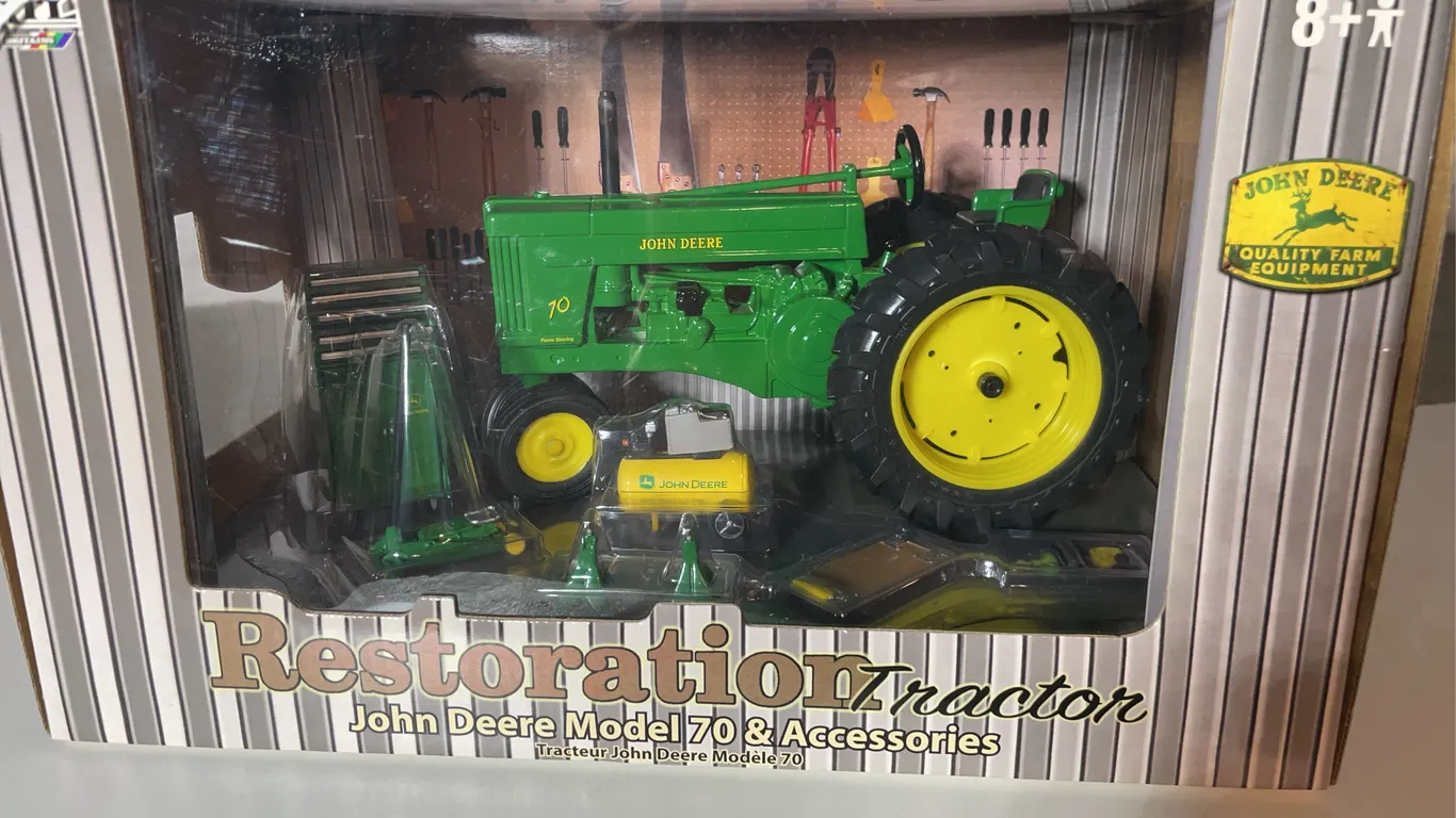 ERTL “RESTORATION“ John Deere Tractor