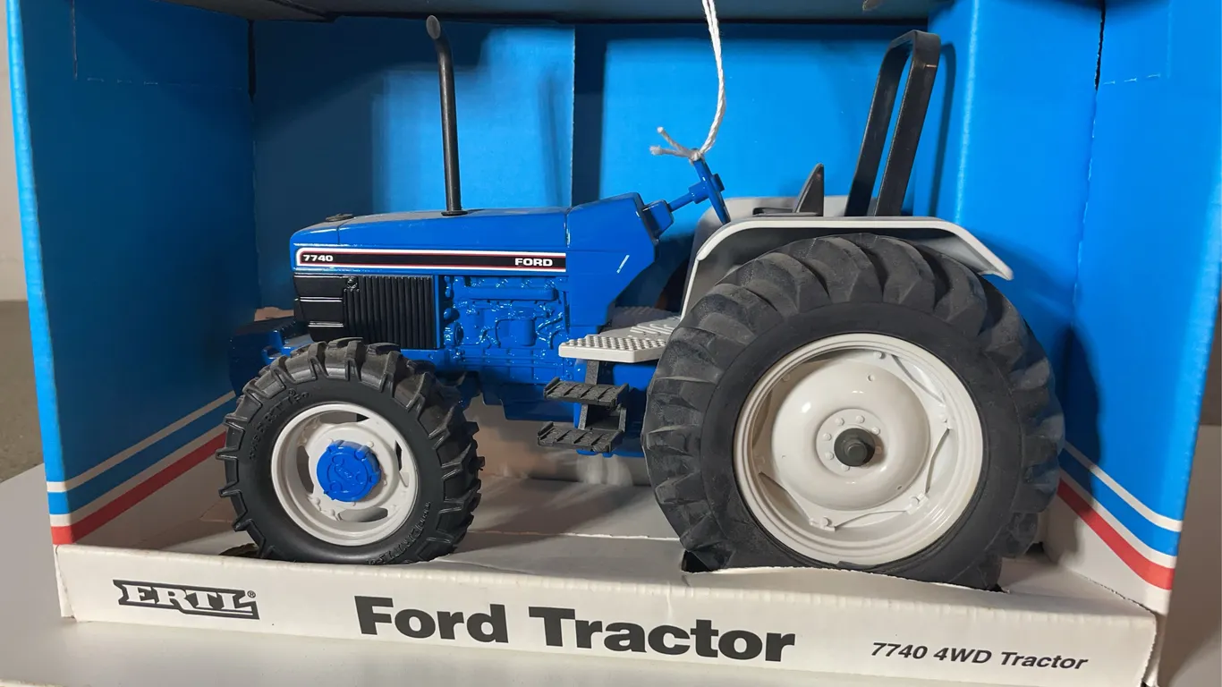 ERTL FORD Tractor