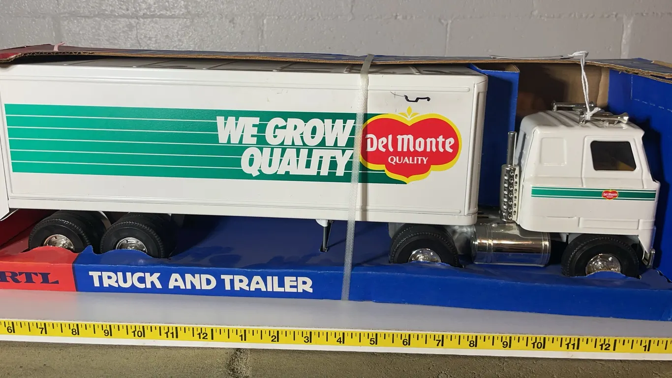 ERTL 22” Truck