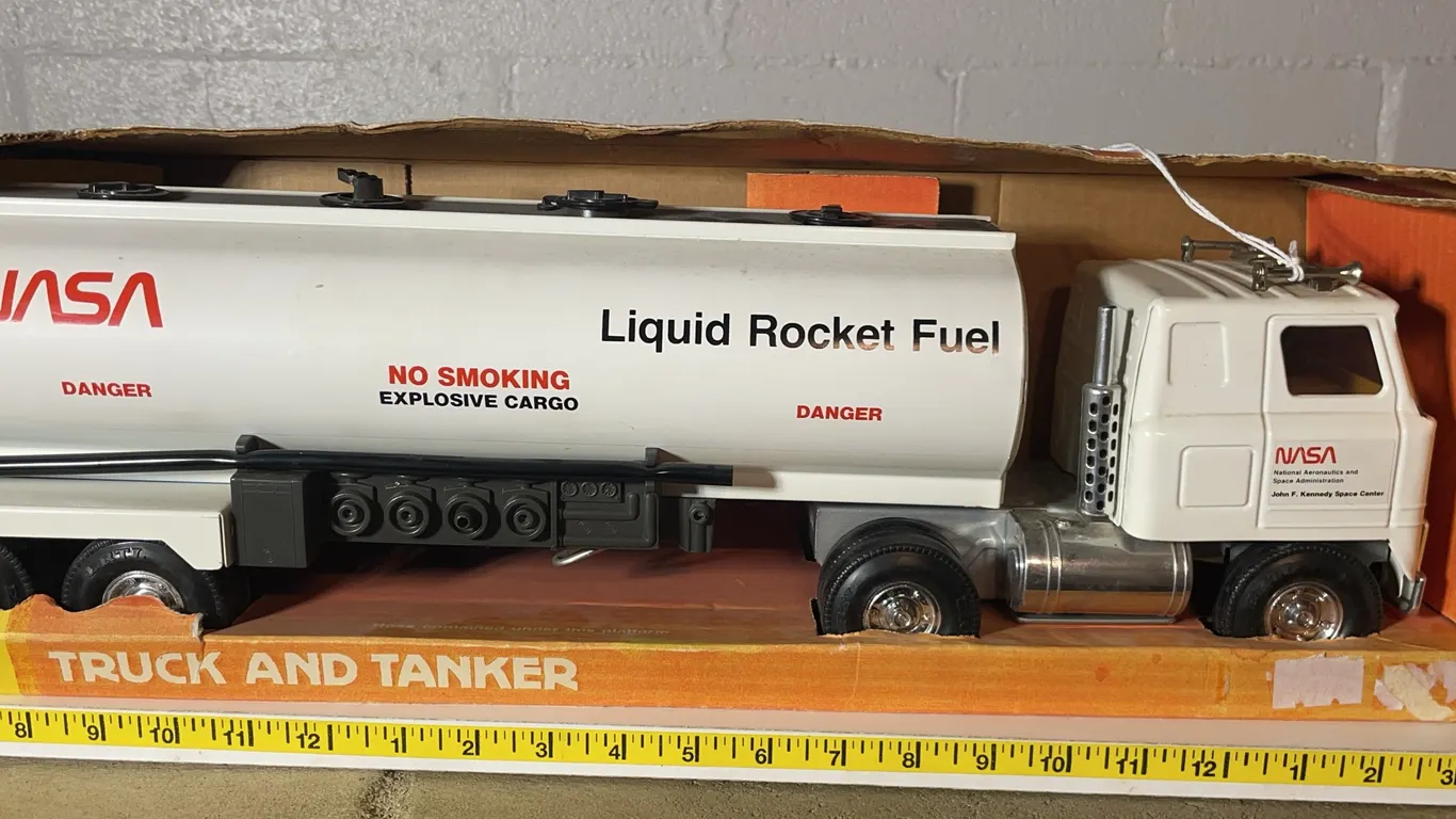 Ertl NASA Tanker